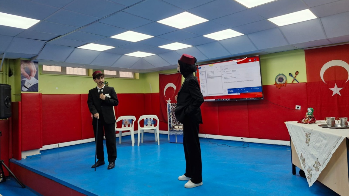 ŞAİR EVLENMESİ TİYATRO OYUNUNDA BULUŞTUK